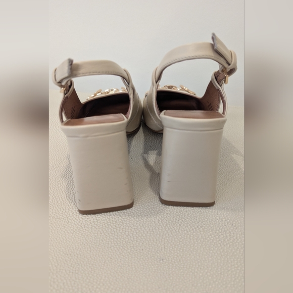 Mi Piaci Cream Slingbacks - Picture 3 of 4